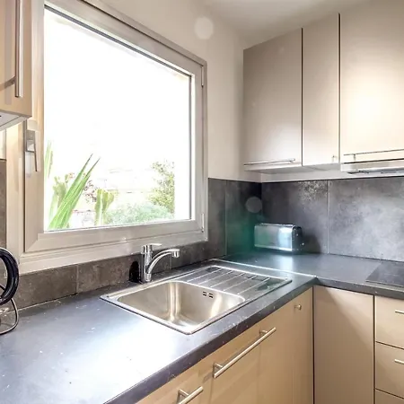 Immogroom- Renovated - Wifi - Close To Everything Apartment *